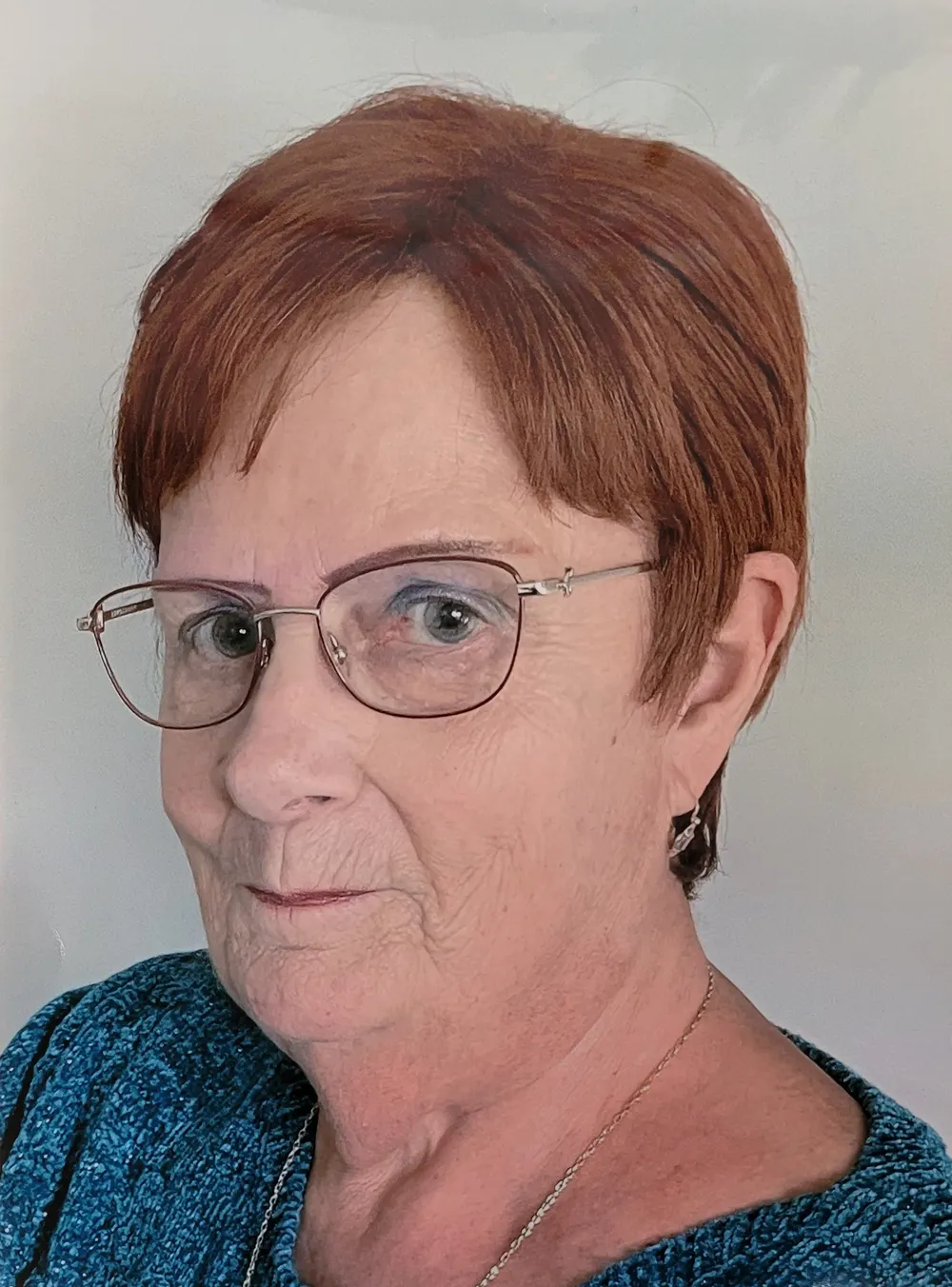 Profil de Danielle, Adélaïde, Rose GRIS